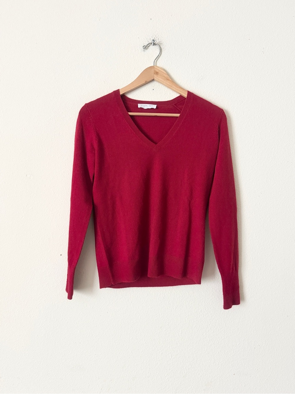 Everlane SMALL 100% cashmere dark red Vneck long sleeve knit sweater